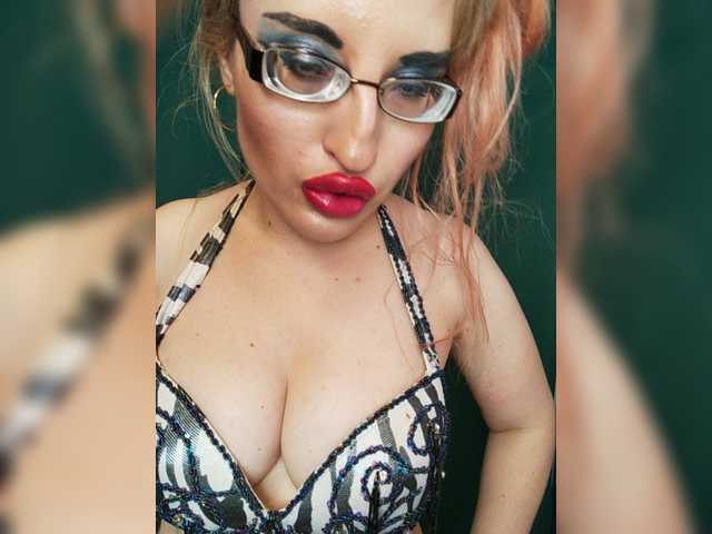 Fotoğraflar findomgoaldigger #mistress #goddess #worshp #bdsm #biglips