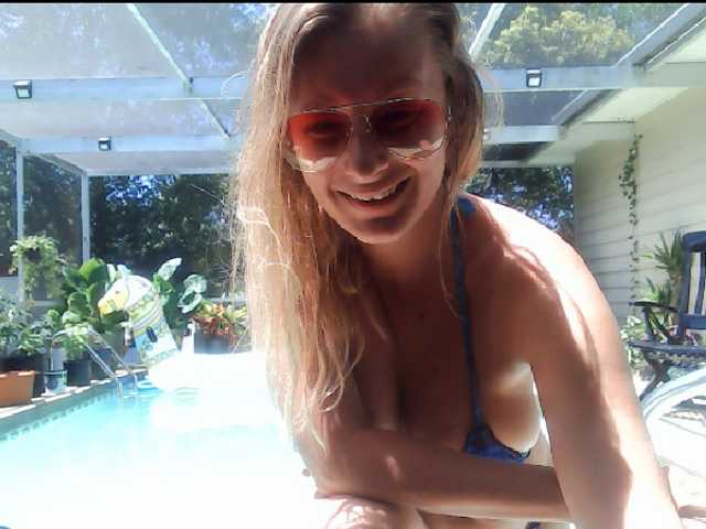 Fotoğraflar GamerQueen HAI Lush on Lets play @Goal Topless dance and Jump in pool 1960