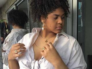 Erotik görüntülü sohbet HalleThomson