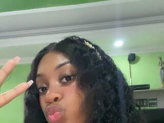 Erotik görüntülü sohbet Hannan-baker