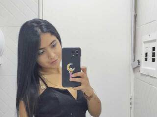 Erotik görüntülü sohbet HelenaCyrus