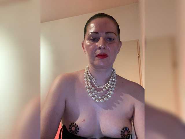Fotoğraflar hotlady45 Private Show!! Lick your lips - 20 Tokens Make me horny - 40 Tokens Massages the breasts - 60 Tokens Blow the dildo - 80 Tokens Massage nipples with a dildo - 65 Tokens