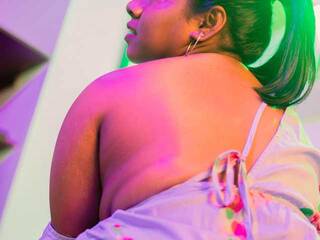 Erotik görüntülü sohbet IndiraVermutt