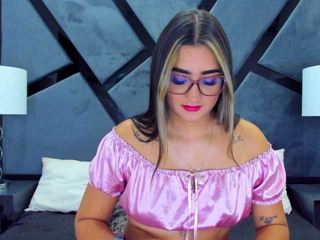 Fotoğraflar JasmineRobert Hey guys join to my show, tease, Twerk ... I wet my pussy a lot. I want you to make me explode from heat with vibrations! .