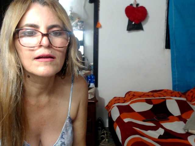Fotoğraflar JuanitaWouti Hello, how are you today, I'm very hot and I want to please you if you want to see me naked 40 tokes my tits 25 tokes my open pussy 50 tokes and finger masturbation or toy 70 tokes you want to see my ass and fuck it 70 tokes see camera 10 tokes show