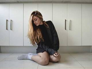 Erotik görüntülü sohbet KeisyLess