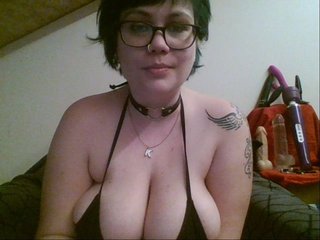 Fotoğraflar KendraCam HUGE TITS!! Smoking curvy geeky gamer girl! (ENG/NL/FR)