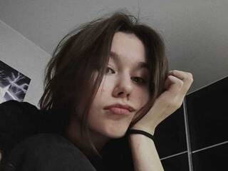 Erotik görüntülü sohbet KiraTwinkie