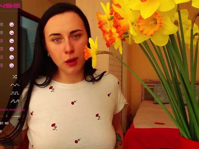 Fotoğraflar -Yurievna- Welcome to my room) My name is Sveta) I love flowers and orgasms) I prefer level 26-33) lovense 2 tips , i see *****0 tip)