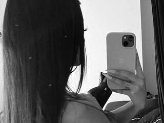 Erotik görüntülü sohbet kittymonet