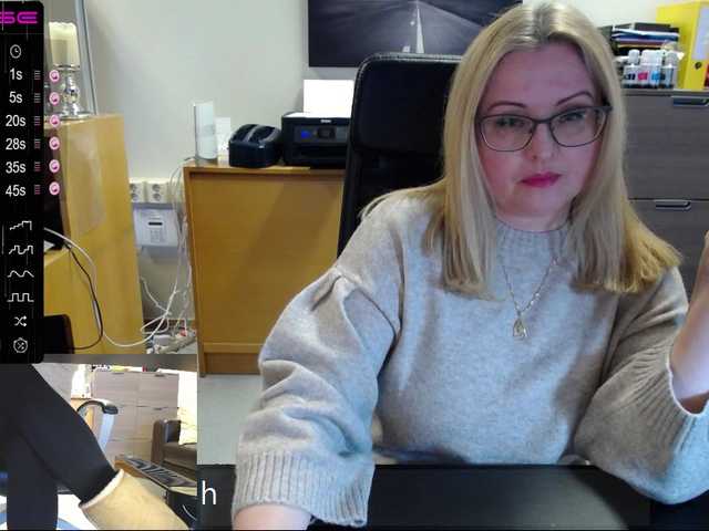 Fotoğraflar KristinaKesh At the office. Lush ON! Privats welcome!!! 150 tok before pvt! Tips only in public chat matter:) Lush reactiong from 3 tok.