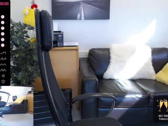 Fotoğraflar KristinaKesh At the office! Lovense Ferri and LUSH ON! Privats welcome!!! Lovense reacting from 3 tok. 99 tok single tip before privat.