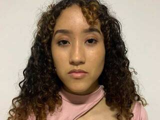 Erotik görüntülü sohbet KyleLloyd