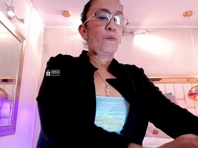 Fotoğraflar Madame_DianaKatherine MATURE WOMEN READY TO FUCK HARD & SQUIRT! Just @remain tokens left to SQUIRT MY PUSSY! Let's do it together, daddy!