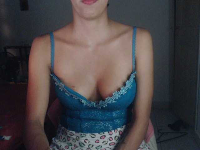 Fotoğraflar laura-latin Hi I'm angel, my goal is a #blowjob with lots of #saliva, I'm #new here and I'm looking for my #daddysgirl to give me lots of #milk 300 tokes goal