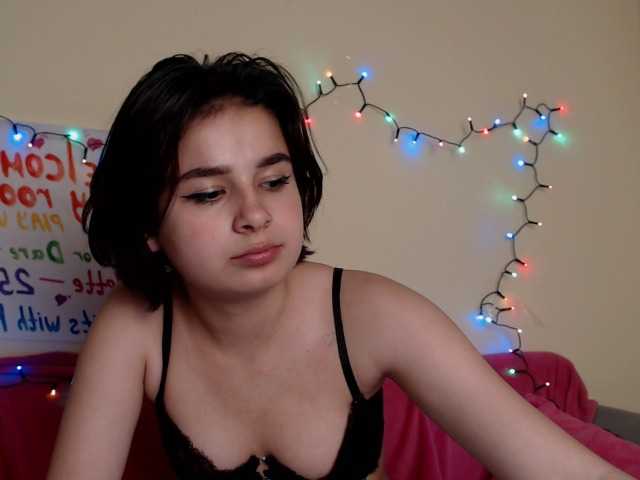 Fotoğraflar laurafoxi Hi guys:)If you like me-20t ,tits-88t,kiss me-25,smoking 55t,c2c-44t,spanks-30t,dance-155t,***GROUP!