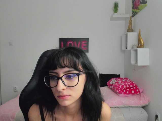 Fotoğraflar LeighDarby18 hey guys, #cum join me #hot show and find out if u can make me #naked #skinny #glasses
