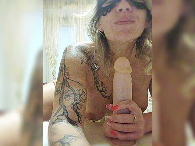 Fotoğraflar Ladybabochka We collect tokens on the show _sex with dildo in pussy in a general chat @total It remains to collect @remain Babochka_i_am insta.