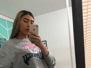 Erotik görüntülü sohbet LexaRoss