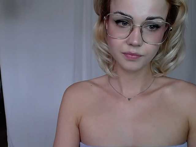 Fotoğraflar lexieSpicy Sweet and yet dang naughty ;) #innocentface #sweet #petite #glasses #fetish #natural #shorthair #domina #teaser #cfmn #joi #cei #cbt #sph #cucktraining