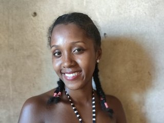 Erotik görüntülü sohbet Lillteblackgirl