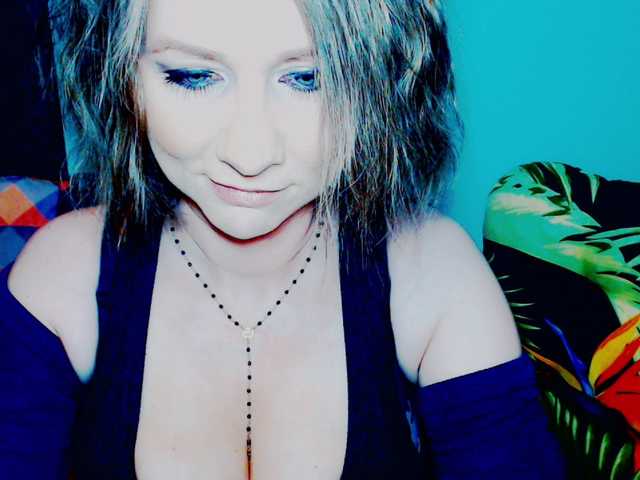 Fotoğraflar Lilly666 hey guys, ready for fun? i view cams for 80 tok, to get preview of my body 90, LOVENSE LUSH Low 15, med 30, high 60, mic on, toys on.... and other things also! :)