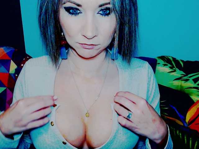 Fotoğraflar Lilly666 hey guys, ready for fun? i view cams for 80 tok, to get preview of my body 90, LOVENSE LUSH Low 15, med 30, high 60, talking for hours because u bored and wish to know me 600. mic on, toys on.... and other things also! :)