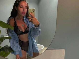 Erotik görüntülü sohbet LisaAlbarn