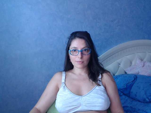 Fotoğraflar LisaSweet23 hi boys welcome to my room to chat and for hot body to see naked in private))