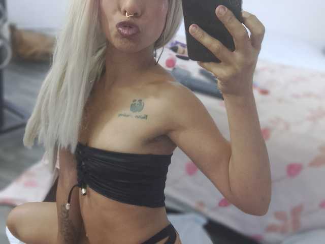 Profilin fotoğrafı Laura_cocksucker