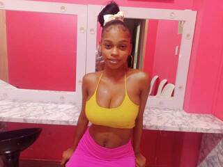 Erotik görüntülü sohbet littleebonymommy