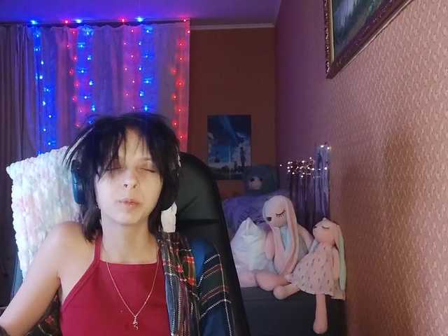 Fotoğraflar LittleGirl69 Hello! I am Alice. I like to communicate and listen to music, learn something new. Put your tracks through a DJ, let's listen together