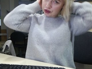 Fotoğraflar Lola-Hola I am in office, working as a secretary! The director is nearby! Ass in jeans 10, bra 40, nipples 80, boobs 100, bra off 120300 токенов что-бы показать шоу, 300 токенов уже собрано, осталось 0 токенов