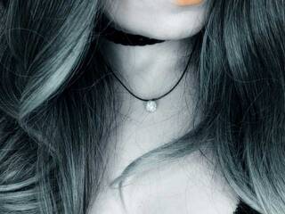 Erotik görüntülü sohbet 1Girl-1Fist