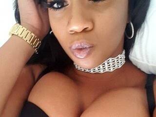 Erotik görüntülü sohbet LovelyMiaB