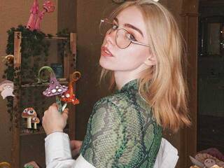 Erotik görüntülü sohbet LucyVirgin