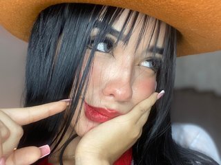 Erotik görüntülü sohbet MaeMiller