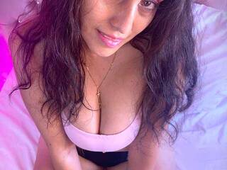 Erotik görüntülü sohbet MaeMoore