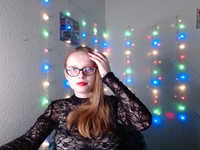 Fotoğraflar MamaMiaQ Hi guys! glad to see everyone on my broadcast! love to communicate and play different games! Play with me I'm bored. Please help with the tokens.