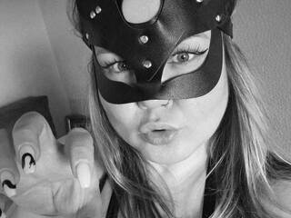 Erotik görüntülü sohbet MariKyri