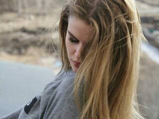 Erotik görüntülü sohbet Mary-Mi