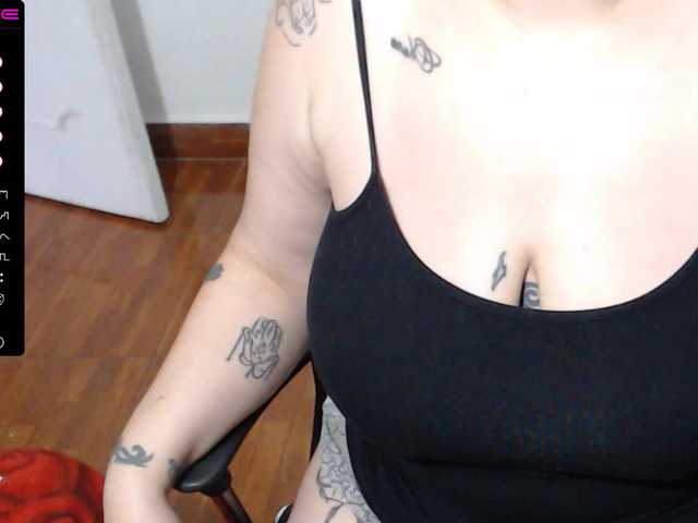 Fotoğraflar Mary-wet ♥ hi guys welcome.. we play ♥flash pussy 70 tks♥ flash open ass 90tks ♥ ask me for more ♥ #bigtits #milf #latina #colombia #squirt