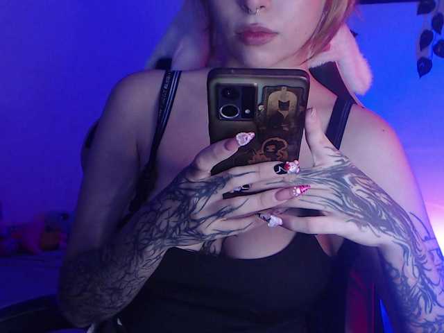 Fotoğraflar MaryJannes hi guys control domi open #smoke #tattoos #goth #lovense