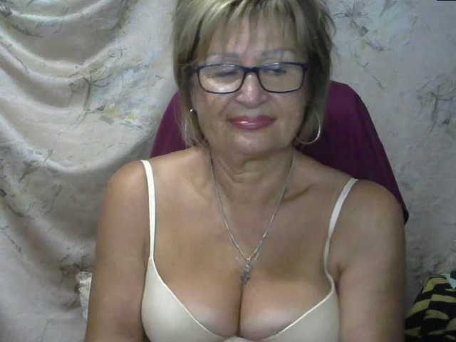 Fotoğraflar MatureLissa Who wants to see mature pussy ? pls for @total English and German