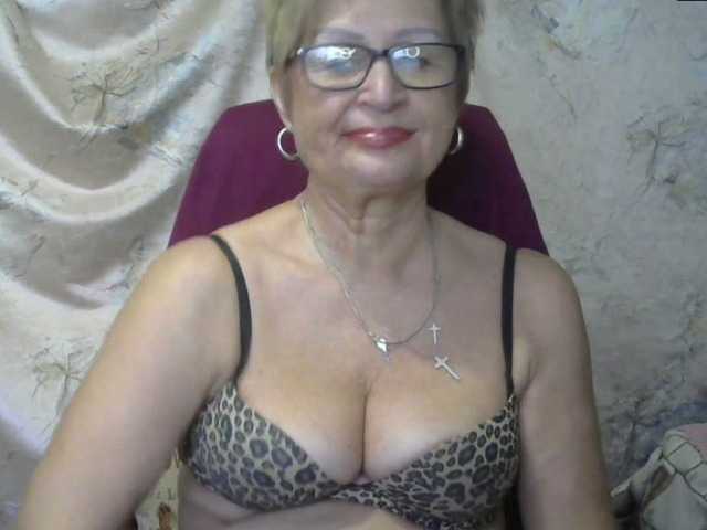 Fotoğraflar MatureLissa Who wants to see mature pussy ? pls for @total English and German