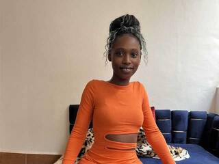 Erotik görüntülü sohbet Melaninebonyxxx