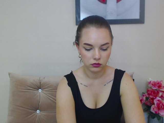 Fotoğraflar MelannieHot HEY GUYS :) I AM NEW HERE, WHO WANT TO SPEND TIME WITH ME? STAND UP- 20 tks. open ur cam- 30tks