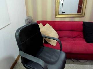 Erotik görüntülü sohbet MerryColin