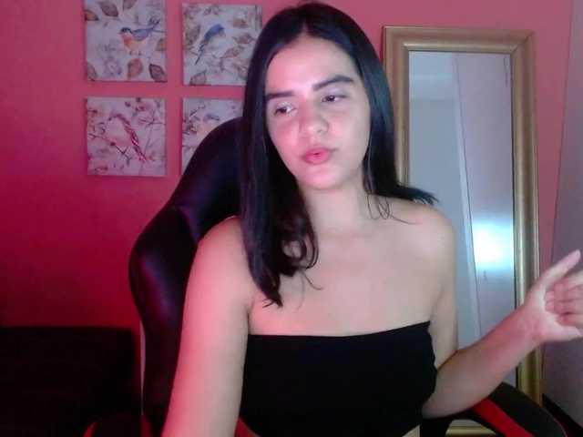 Fotoğraflar mia-collins Hi guys, thanks to all the people who support my show with tkns, I'm a Latina woman, with a huge bush in my pussy, armpits and anus, if you love natural women I know you'll like it! Please, before using my tip menu, use my Pm or write me in public
