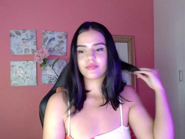 Fotoğraflar mia-collins Hi guys, thanks to all the people who support my show with tkns, I'm a Latina woman, with a huge bush in my pussy, armpits and anus, if you love natural women I know you'll like it! Please, before using my tip menu, use my Pm or write me in public